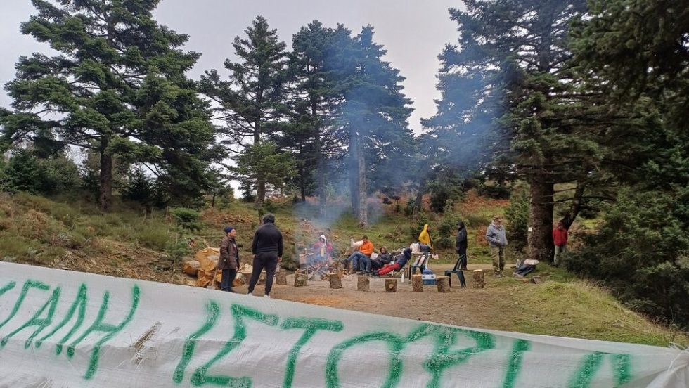 Μπλόκο στις ανεμογεννήτριες απο κατοίκους του χωριού Κοσμάς της Νότιας Κυνουρίας, στον Πάρνωνα
